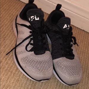 APL colorblock running sneaker - US Women’s  6.5